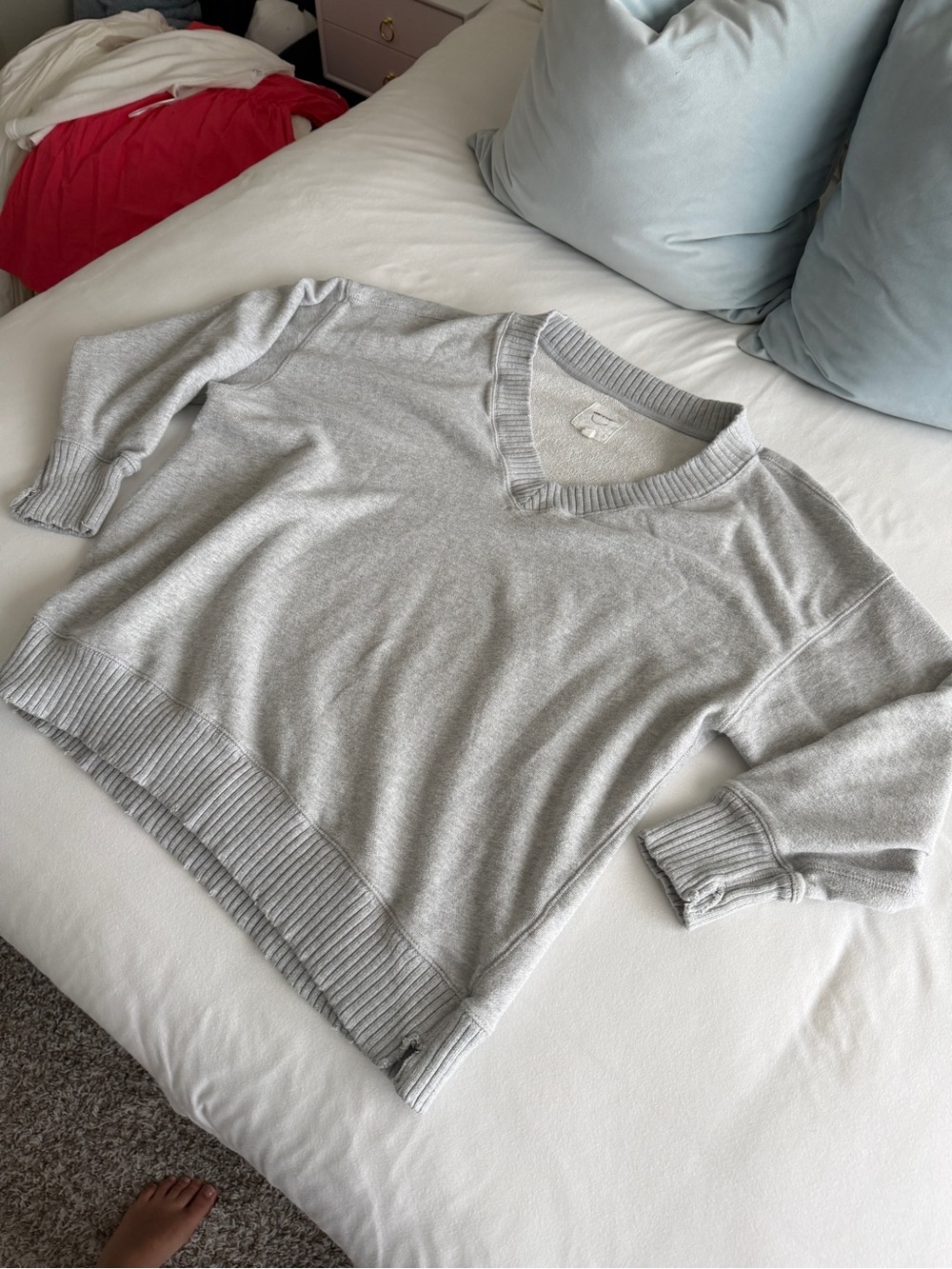aerie Light Gray V-Neck Pullover Sweater